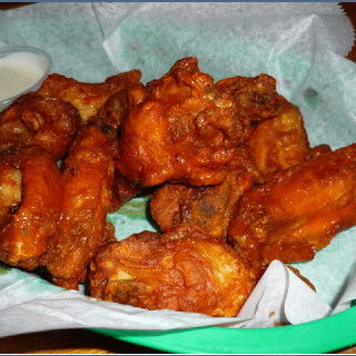 machs gute wing night special